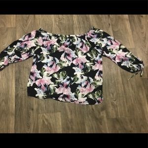 Off the shoulder, Vince Camuto